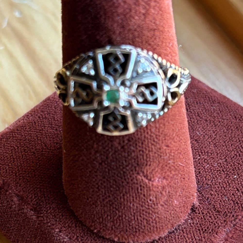 Elegant Sterling Silver and Green Women's Ring 9